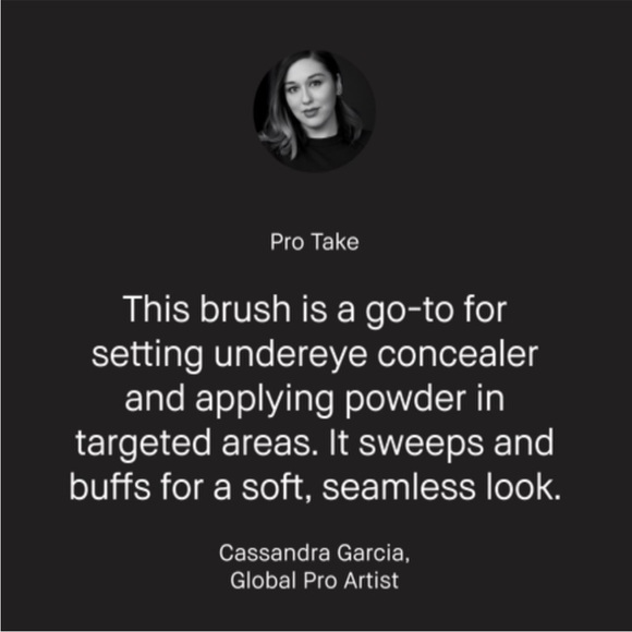 NEW Bobbi Brown EYE BLENDER BRUSH - Picture 3 of 3